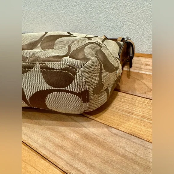 ‼️SOLD‼️Coach Signature Tan Adjustable Shoulder and Crossbody Bag - Picture 8 of 10